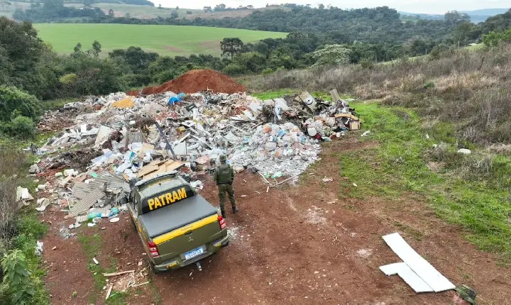 Brigada Militar flagra descarte irregular de resíduos sólidos em Marau