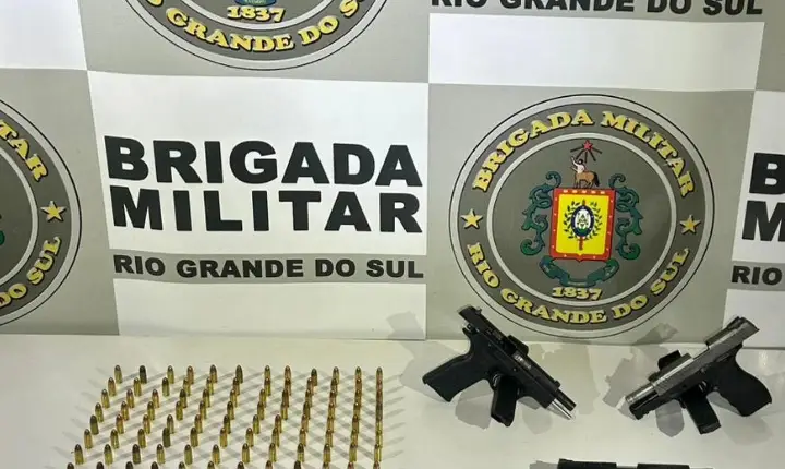 BRIGADA MILITAR PRENDE HOMEM E APREENDE ADOLESCENTE COM ARMAS DE USO RESTRITO EM GUAPORÉ