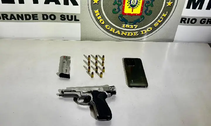 Brigada Militar prende homem por porte ilegal de arma de fogo de uso restrito em Guaporé