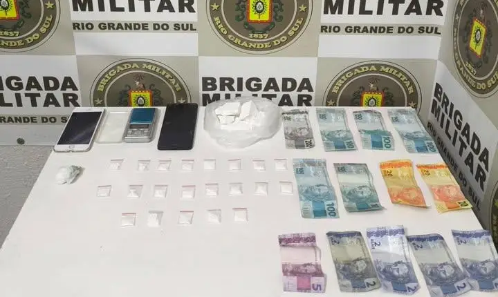 BRIGADA MILITAR REALIZA PRISÕES POR TRÁFICO DE DROGAS E ASSOCIAÇÃO PARA O TRÁFICO EM SERAFINA CORRÊA
