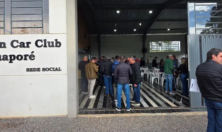 Deputado federal Ubiratan Sanderson esteve presente no Veteran Car Club de Guaporé