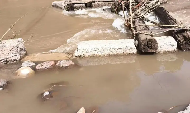 FORÇA DA ÁGUA DESTRÓI PONTE NA LINHA QUINTA