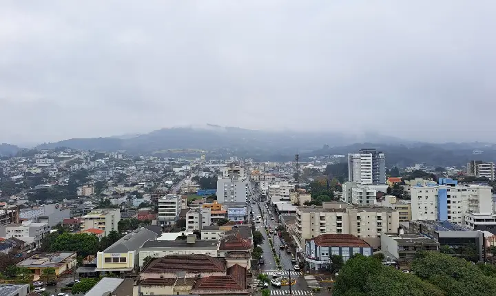 Frente fria avança sobre o estado e traz risco de tempestades, geada e neve