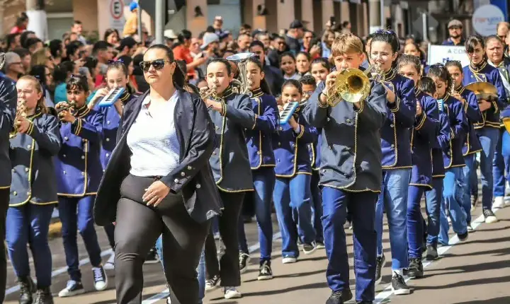 Hoje tem desfile em Guaporé 