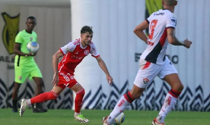 Inter sofre gol nos acréscimos e perde para o Vitória por 2 a 1 pelo Brasileirão