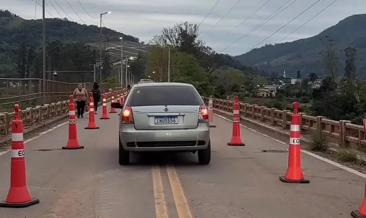 ⚠️ PONTE ENTRE MUÇUM E ENCANTADO É LIBERADA PARA VEÍCULOS LEVES