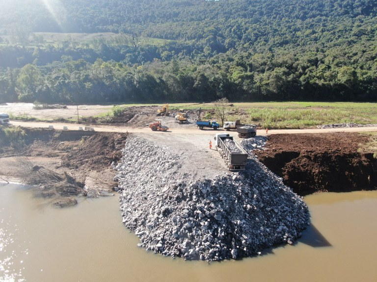 DNIT trabalha para liberar último ponto totalmente interditado da BR-116/RS, entre Caxias do Sul e Nova Petrópolis