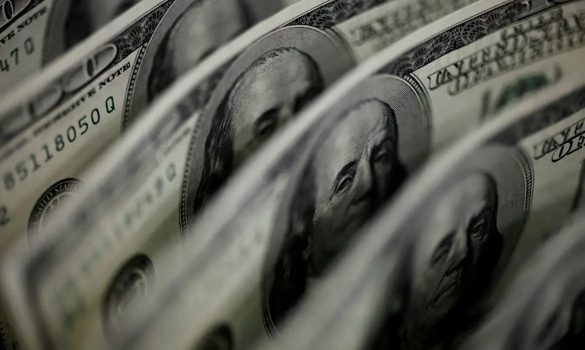 Dólar cai para R$ 5,36 após declarações de Lula e de ministros