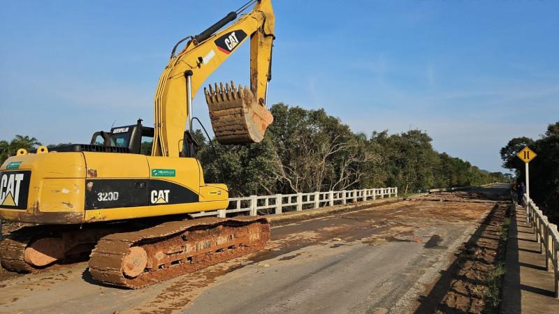 Obras em pontes causam bloqueio na ERS-149, em Restinga Sêca