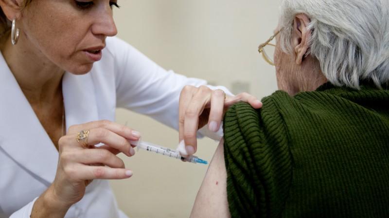 Toda população em abrigos deve ser vacinada contra gripe no Rio Grande do Sul