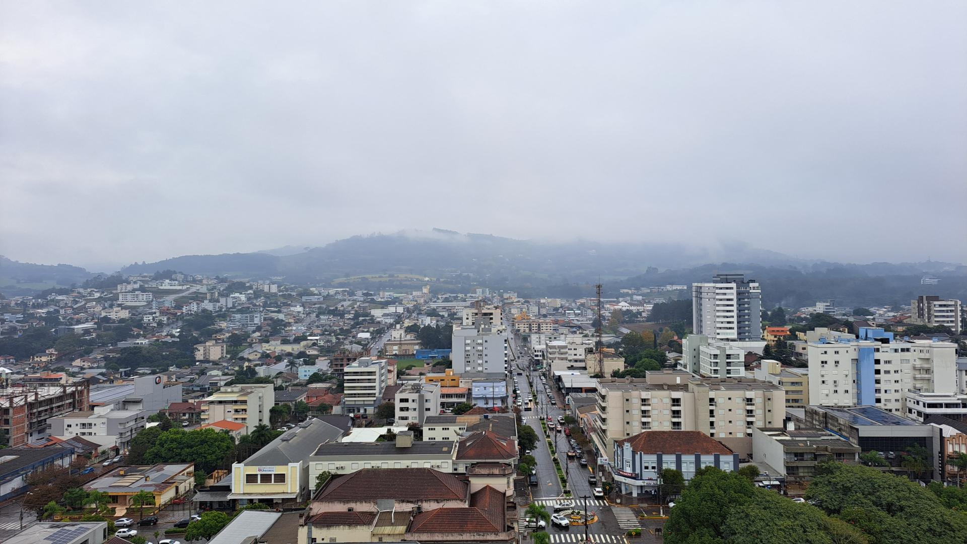 Frente fria avança sobre o estado e traz risco de tempestades, geada e neve