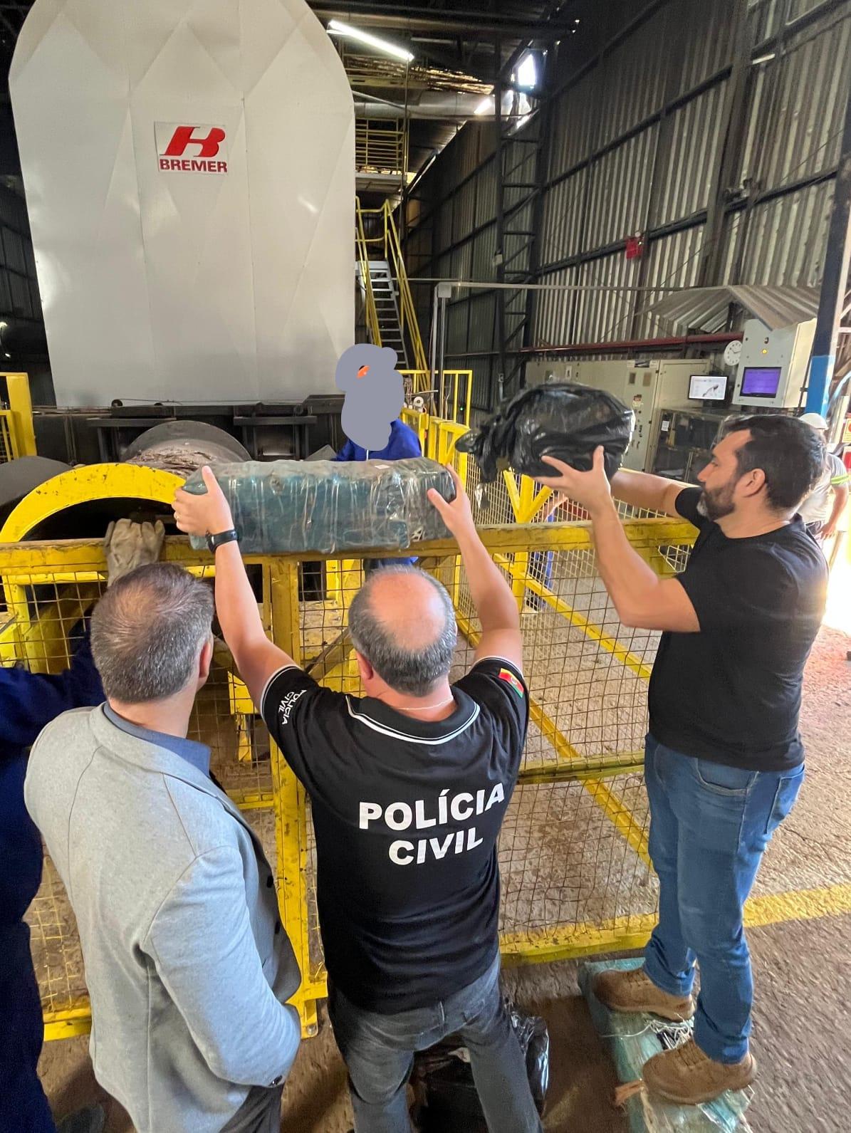 Polícia civil realiza a incineração de grande quantidade de drogas em Passo Fundo