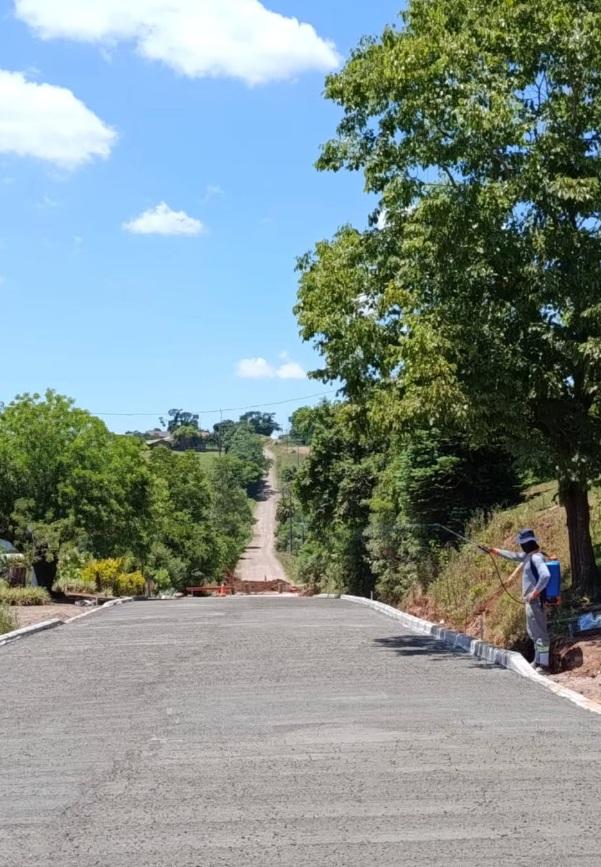 Secretaria de Agricultura analisa possibilidade de implantação de estradas de concreto