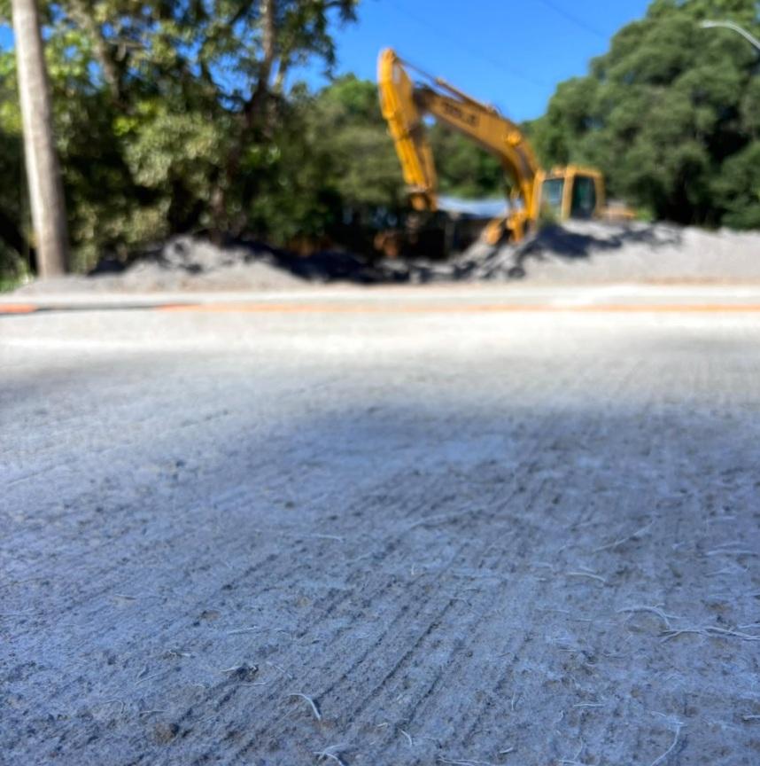 Secretarias de Agricultura e Obras testam pavimento rígido de concreto no Parque de Máquinas