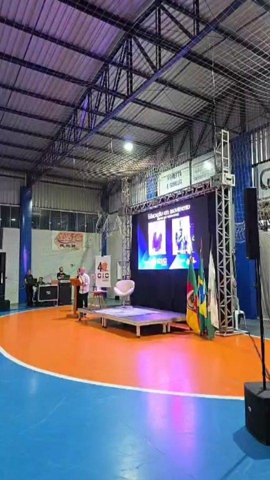 EDUCAÇÃO EM MOVIMENTO REÚNE GRANDE PÚBLICO EM GUAPORÉ E EMOCIONA COM PALESTRA DE BEL FERRARI