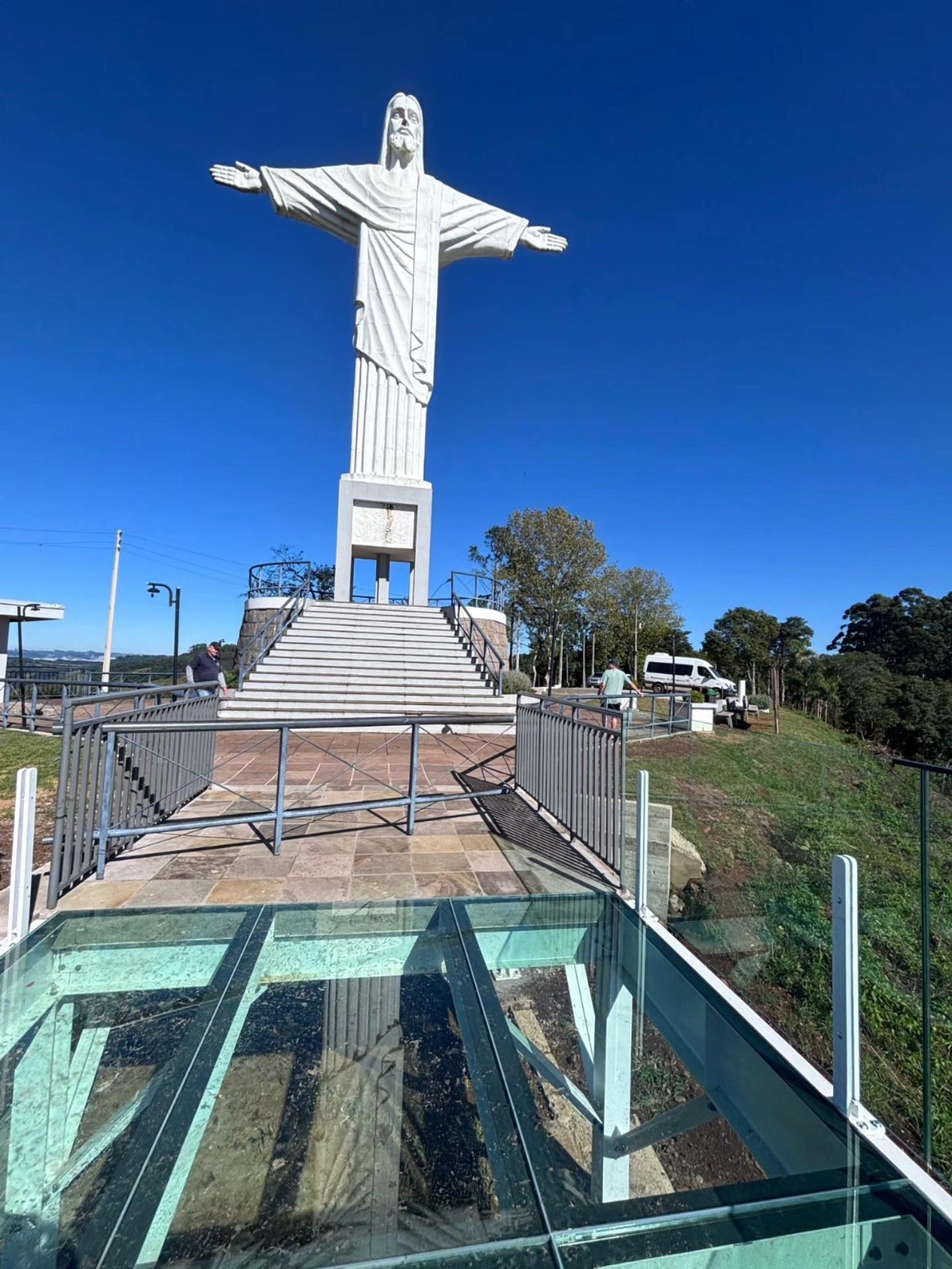 Mirante Suspenso do Cristo Redentor entra na reta final e promete encantar visitantes