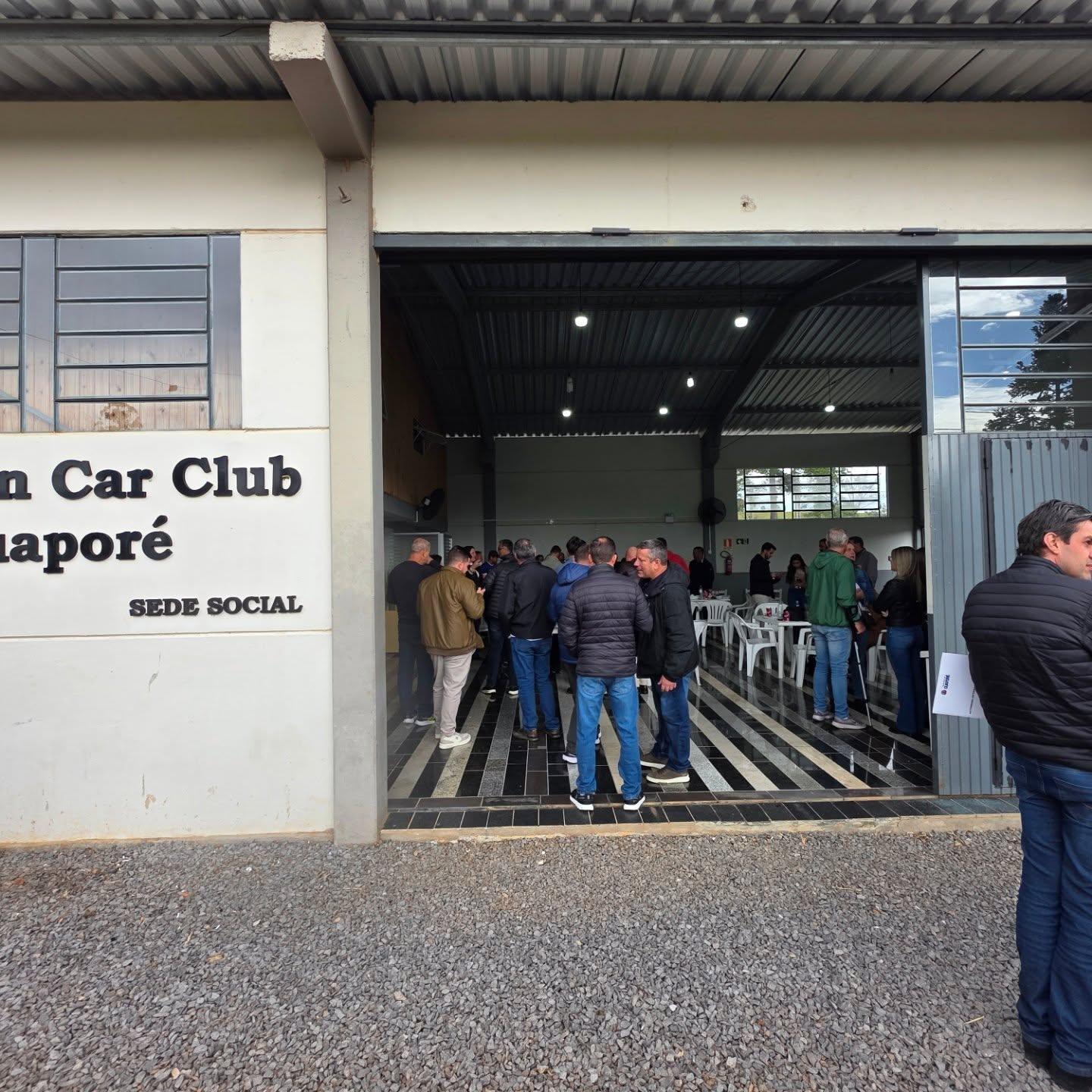 Deputado federal Ubiratan Sanderson esteve presente no Veteran Car Club de Guaporé