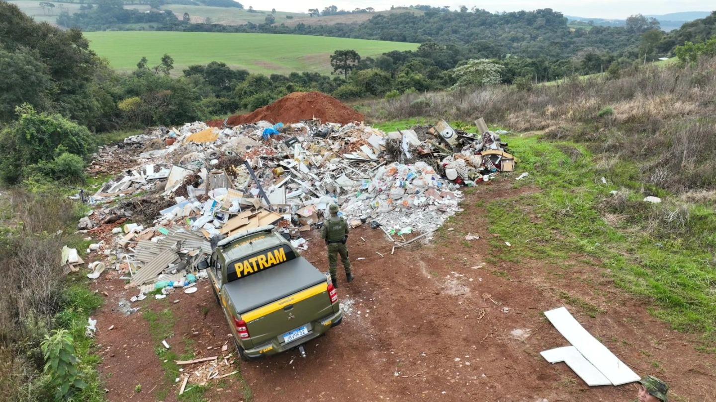 Brigada Militar flagra descarte irregular de resíduos sólidos em Marau