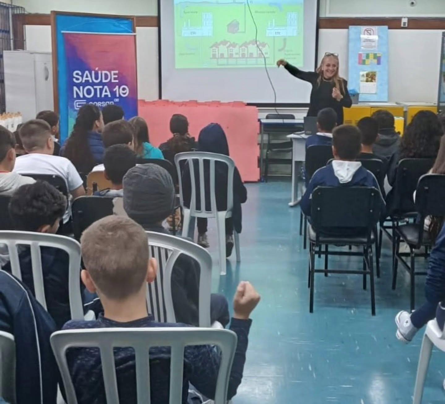 Corsan promove ação de educação ambiental para estudantes da Escola Alexandre Bacchi