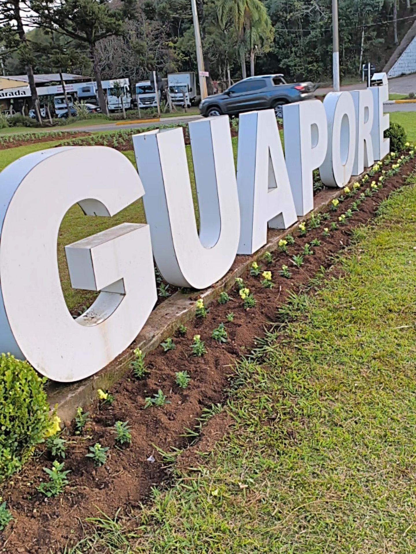 Guaporé embeleza principal acesso à cidade