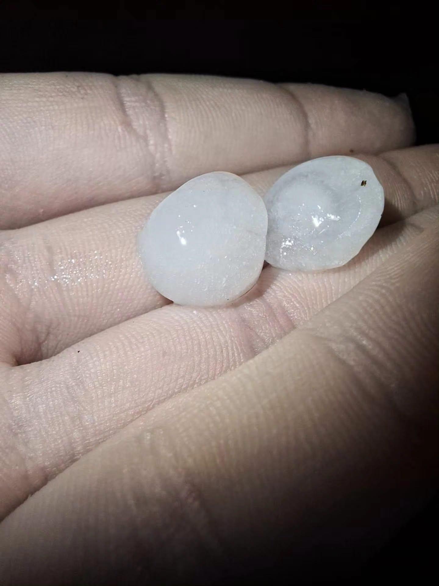 Chuva, vento e granizo destelha residência na Linha Félix da Cunha