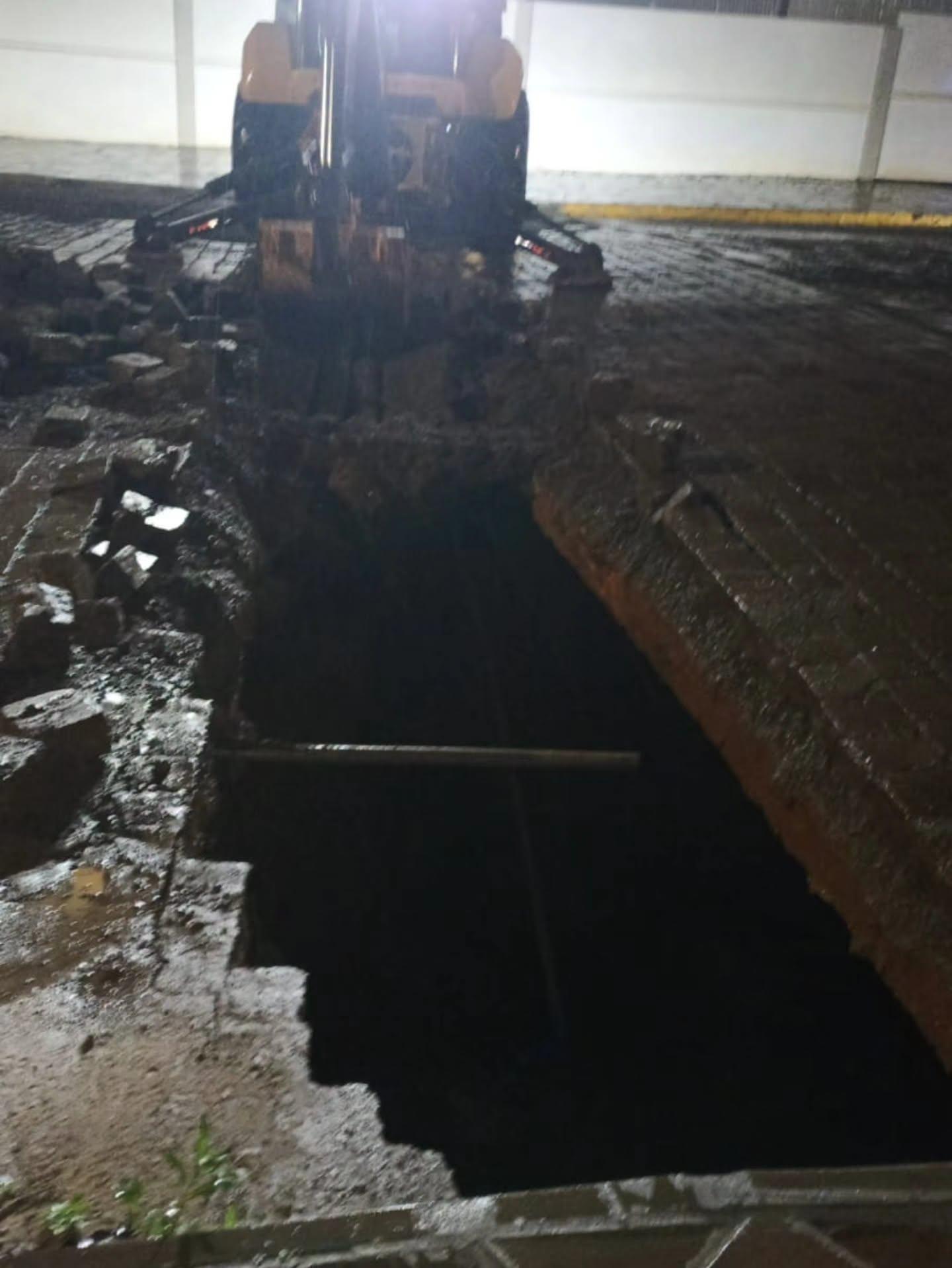 Cratera interdita rua no bairro Curtume após mais de 200 mm de chuva em Guaporé