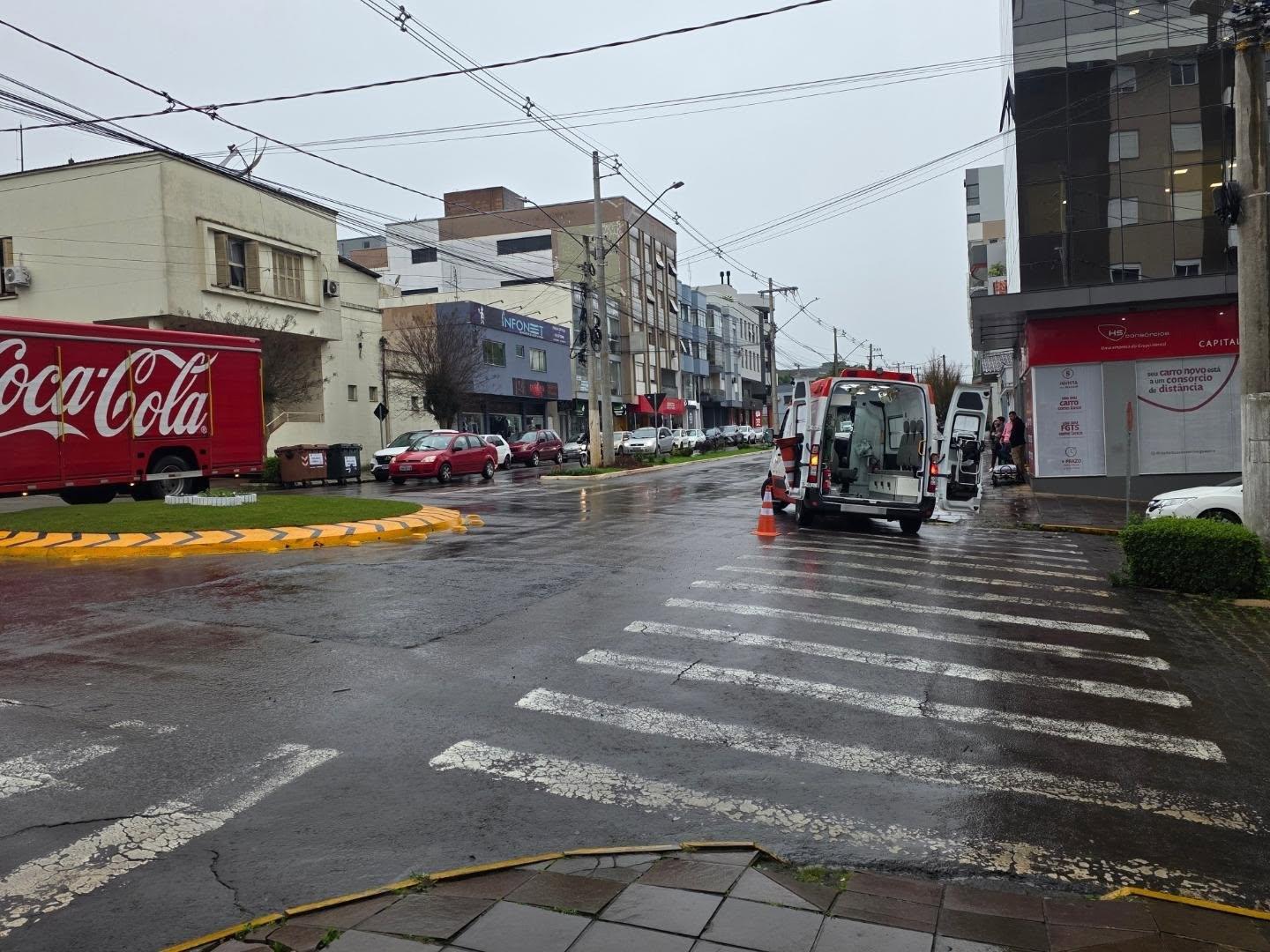 Duas jovens são atropeladas na faixa de segurança no centro de Guaporé
