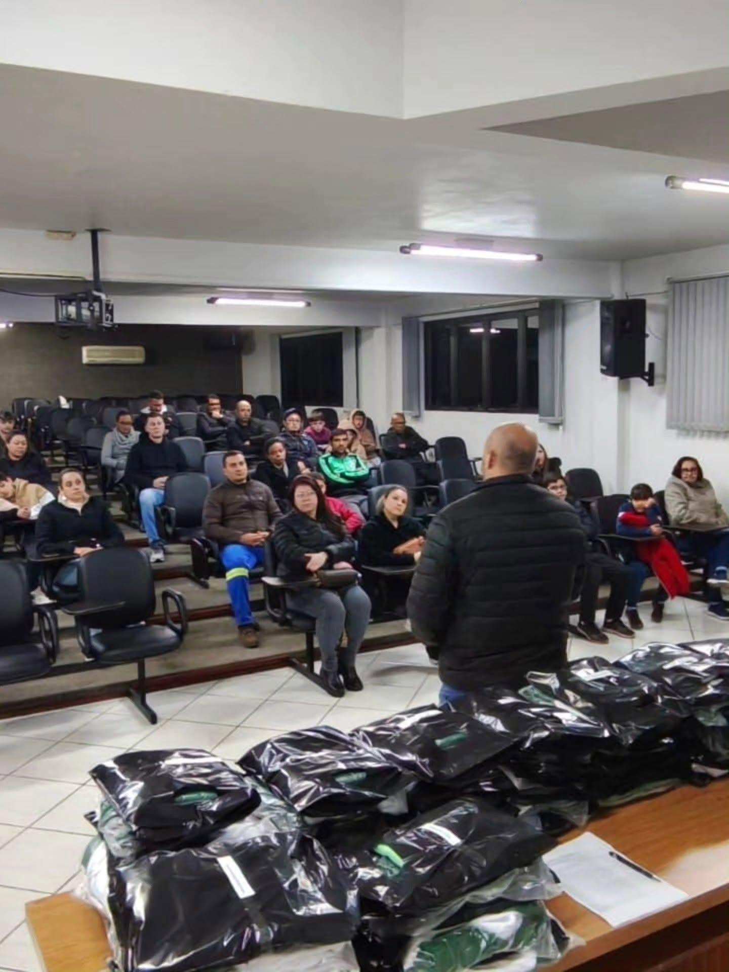Novos uniformes da Escolinha de Futebol de Campo