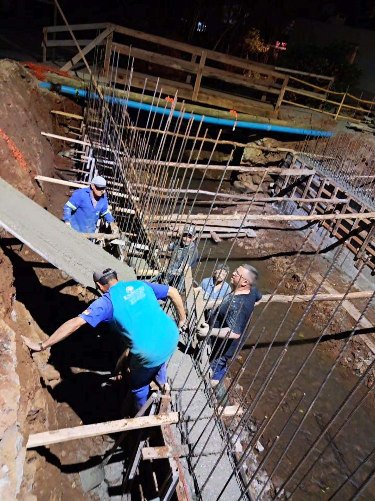 Reconstrução da Ponte do Santin avança com trabalho conjunto das equipes municipais