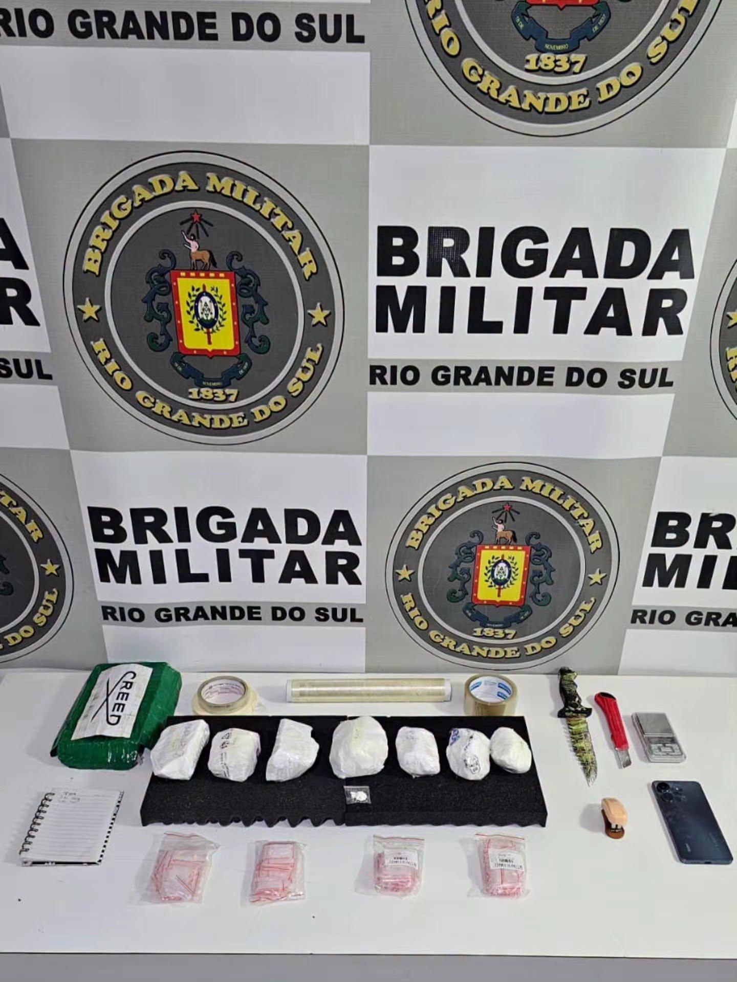 GUAPORÉ: MAIS DE 1 QUILO DE COCAÍNA É APREENDIDO E MULHER É PRESA POR TRÁFICO