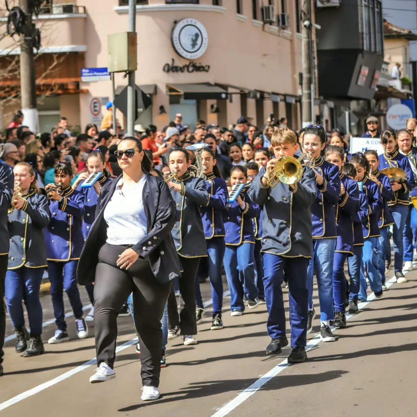 Hoje tem desfile em Guaporé 