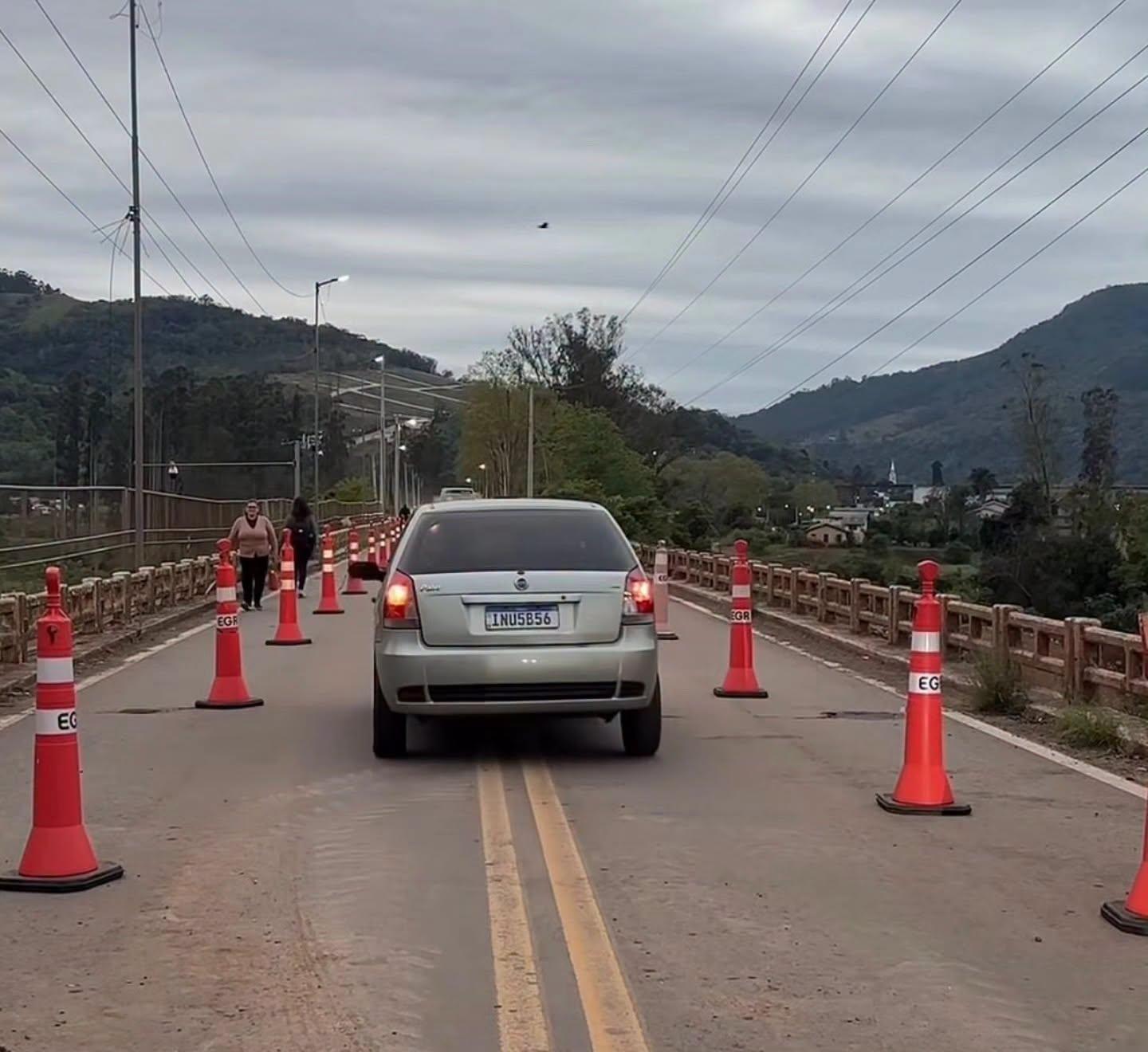 ⚠️ PONTE ENTRE MUÇUM E ENCANTADO É LIBERADA PARA VEÍCULOS LEVES